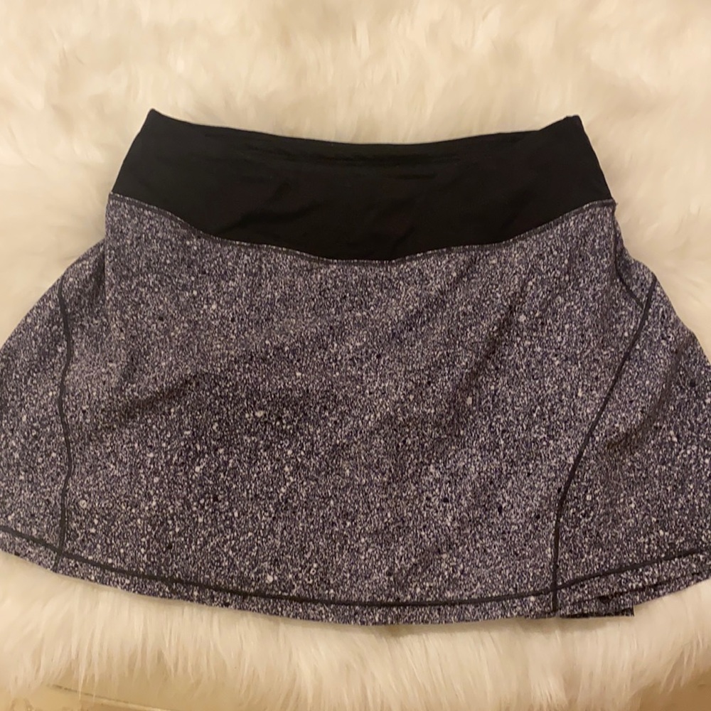 Lululemon skirt 4 tall like new!